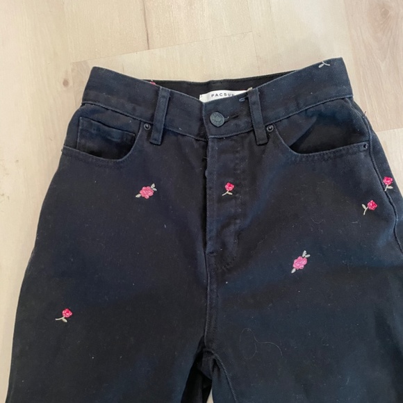 Pacsun embroidered floral black mom jean sz.23 - Picture 2 of 3